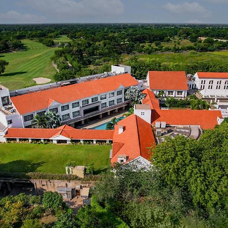 Club Mahindra Kensville Ahmedabad Exterior photo