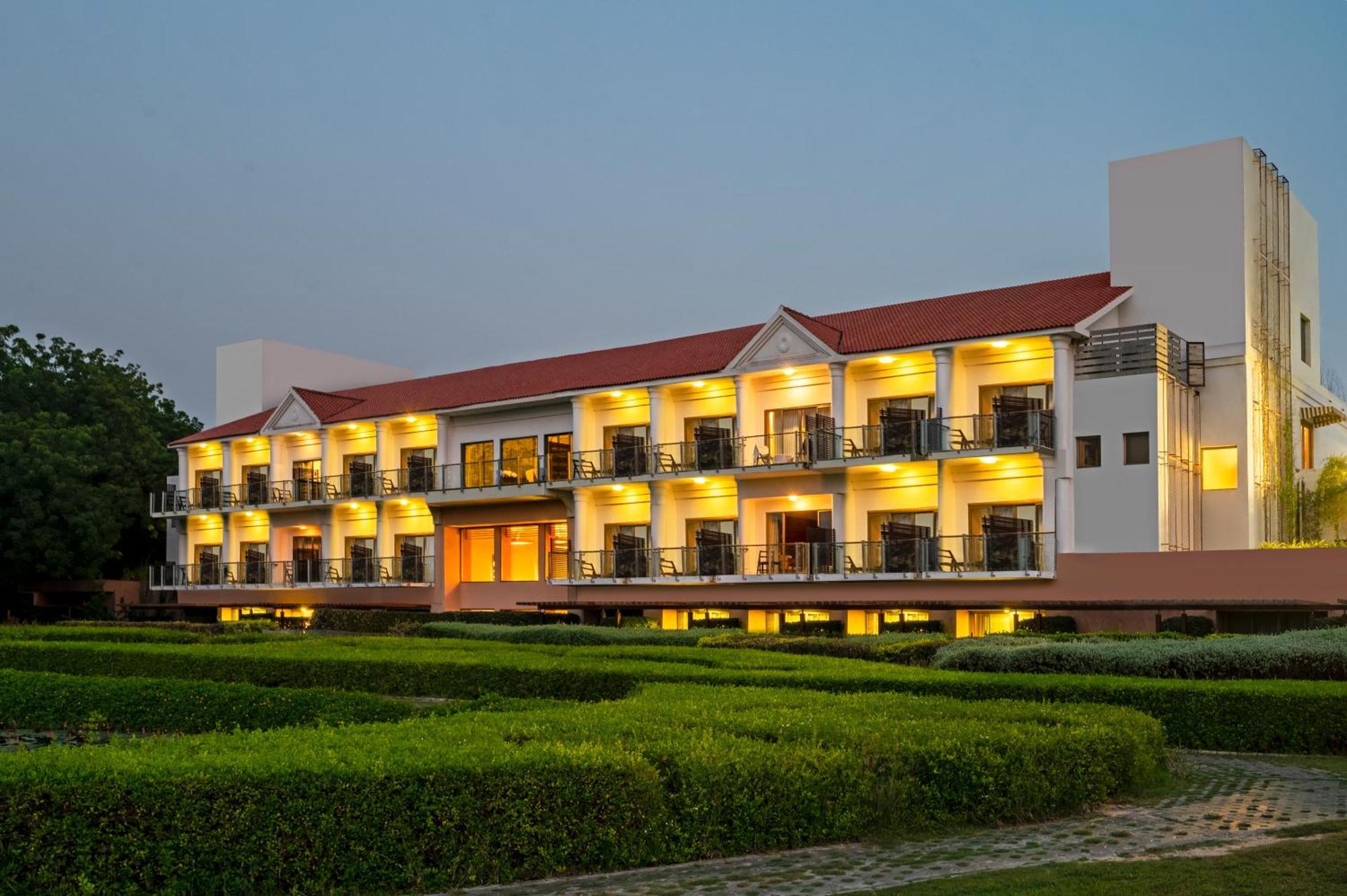 Club Mahindra Kensville Ahmedabad Exterior photo