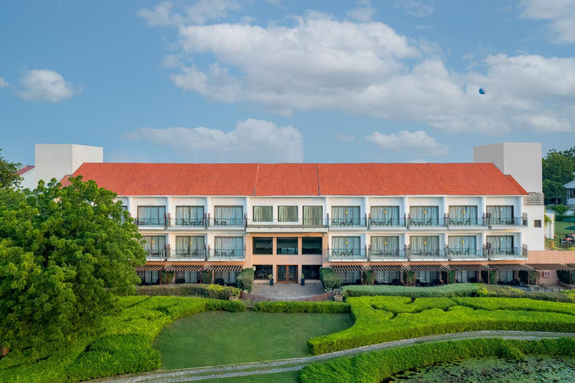 Club Mahindra Kensville Ahmedabad Exterior photo
